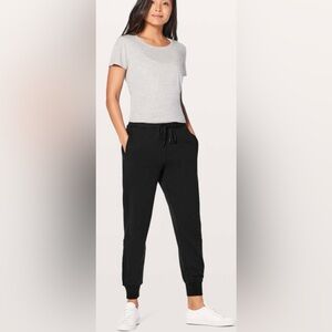 Lululemon Cool & Collected Jogger *28"
Black Size 6